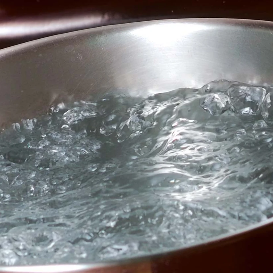 Acqua in ebollizione in una pentola