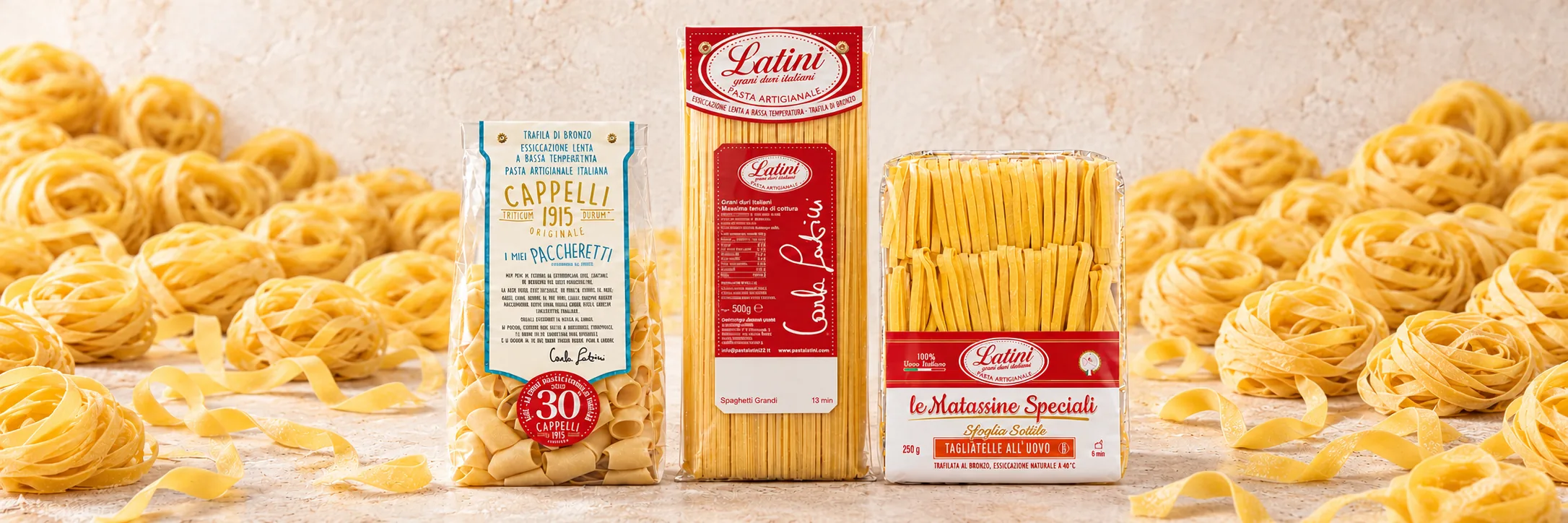 Confezioni Pasta Latini tra nidi di tagliatelle