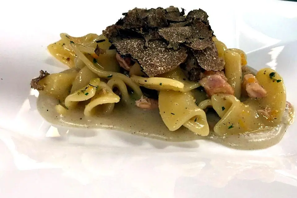 Trucioli in salsa di pane, ragù di coniglio e tartufo nero, Paolo Paciaroni, dal mondo