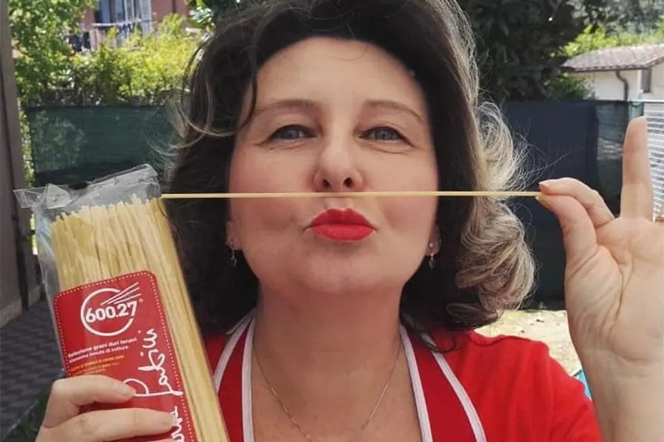 La testimonial perfetta, Maria Elena Curzio