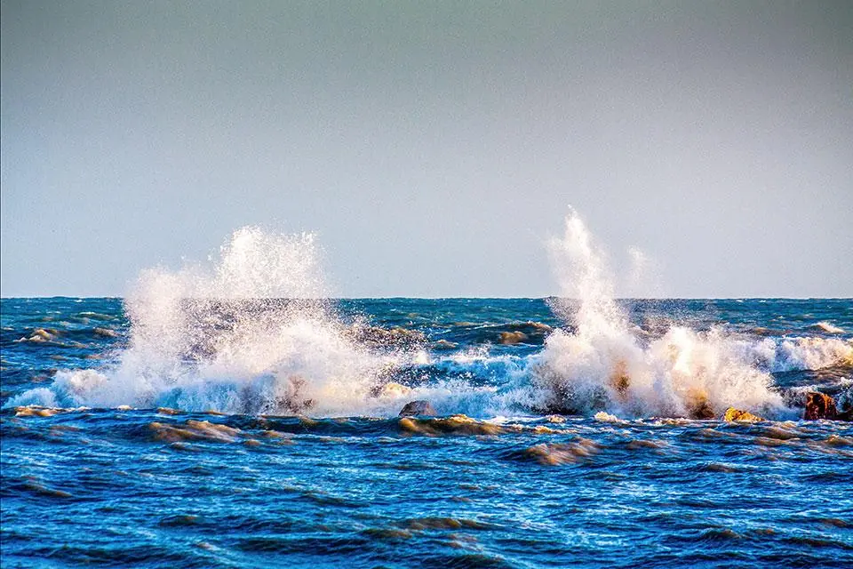 Spruzzi, scogli, onde...