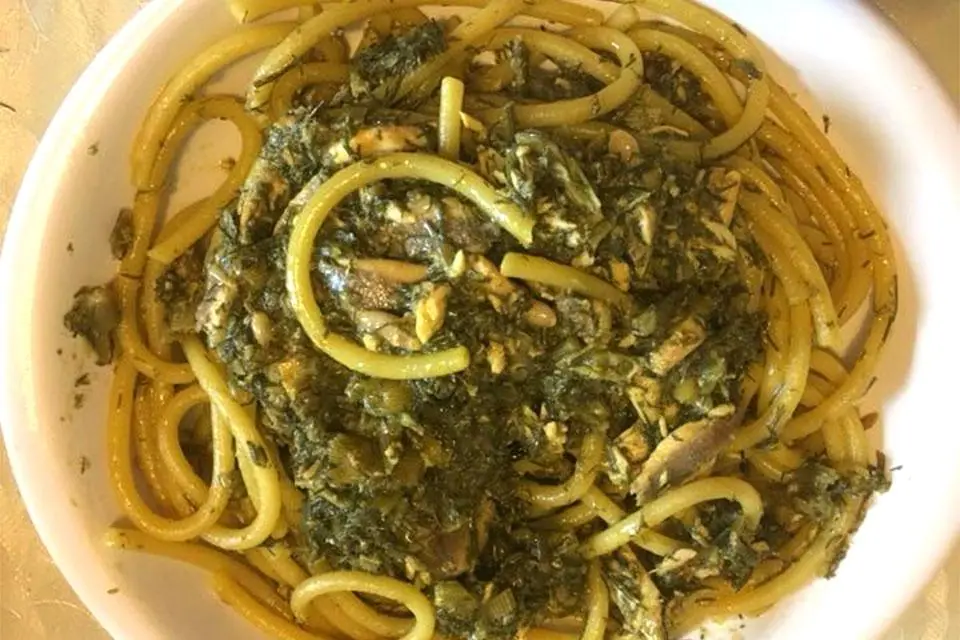 Martedì siciliano dall'amico Antonino Lauria con un classico: bucatini, mollica...