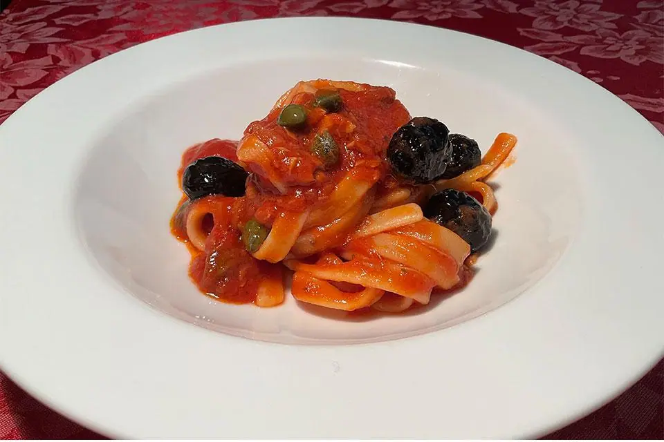 Prove tecniche di fettuccine di semola...