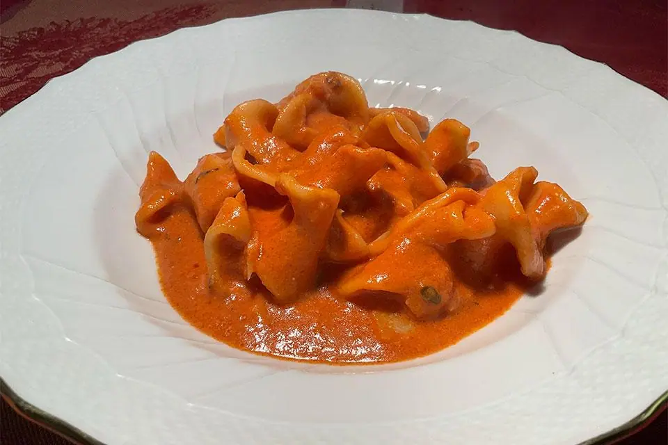 Trucioletti in vellutata di baccalà