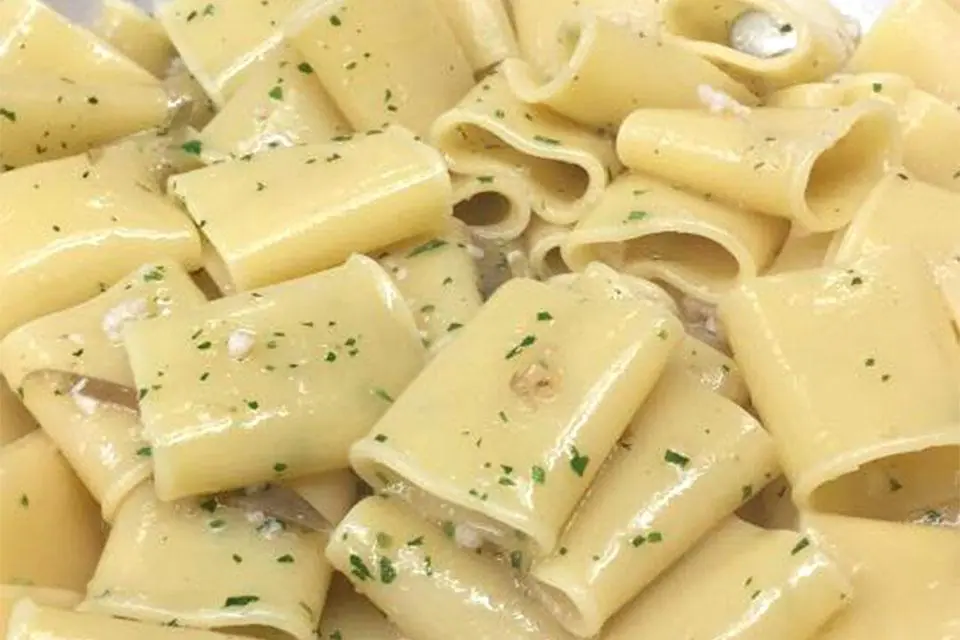 Mezzi paccheri pensati da Andrea De Carolis, il cuoco di SandwichTime