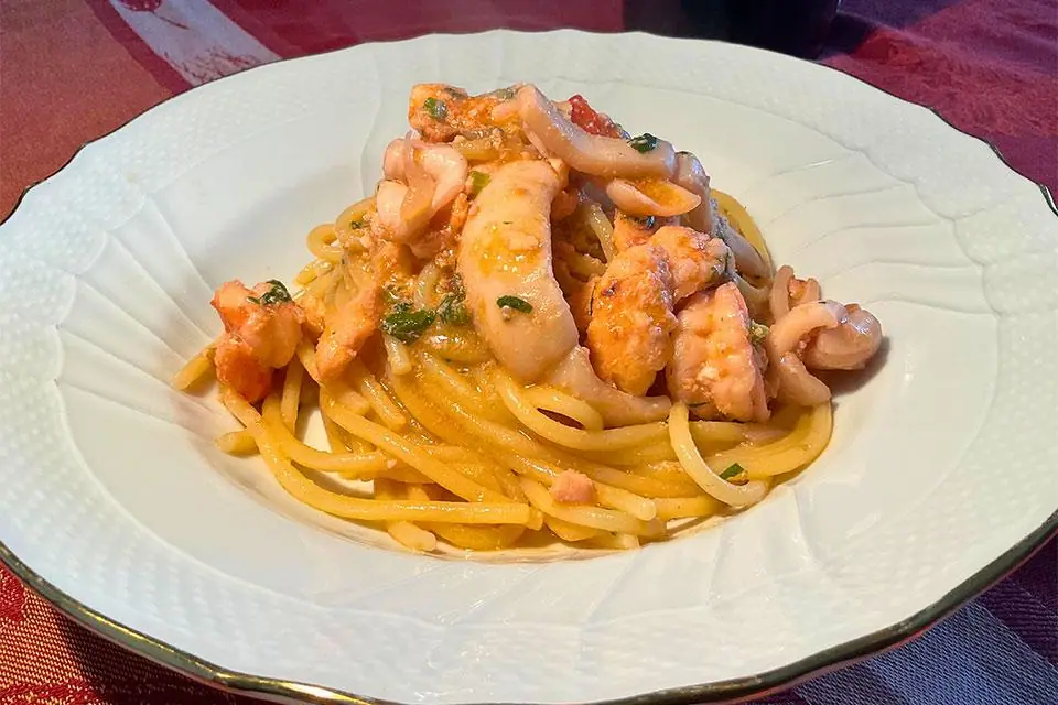 Spaghetti grandi al ragù di Marina