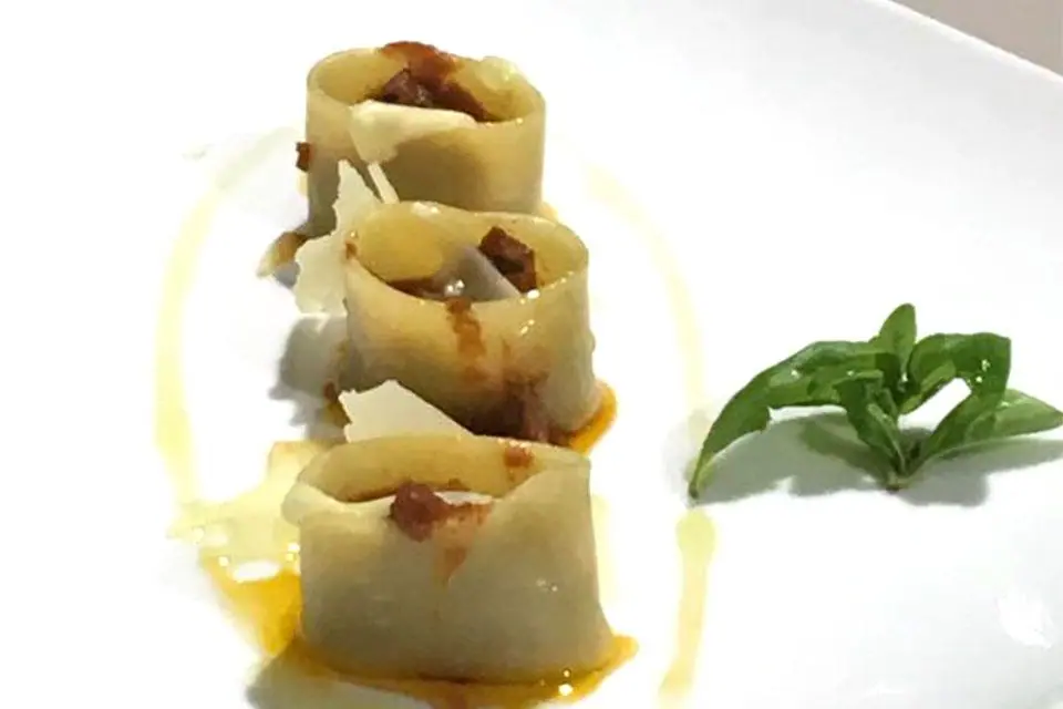 I mezzi Paccheri ripieni di Maurizio Urso, Ortigia, Siracusa, la Terrazza sul mare