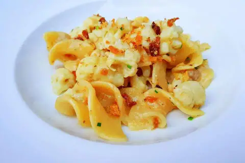 Trucioli con cavolfiore croccante, uvetta, pinoli e briciole, Fabio Lanceni