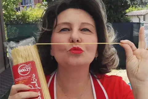 La testimonial perfetta, Maria Elena Curzio