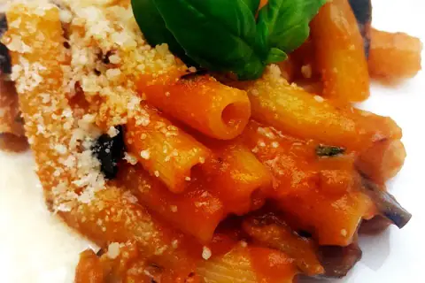 Maccheroni alla Norma di Casa Latini, la ricetta ispirata da un grande siciliano