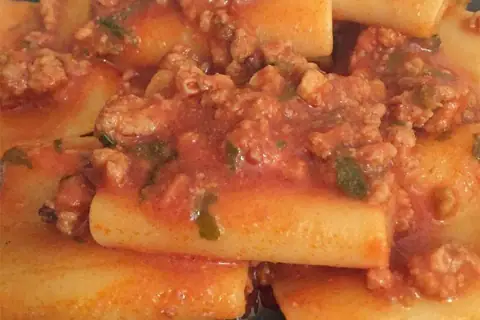 Della serie le Ricette degli amici, mezzi paccheri e moscardini Roberta Conti