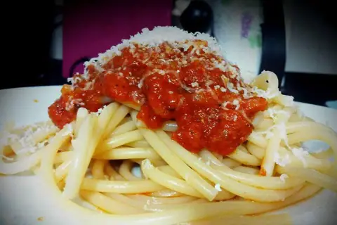 I bucatini all'amatriciana di Mauro Follenti. Ma li avrà veramente fatti lui?