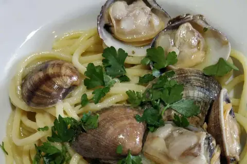 In uno spaghetto, 3 amici