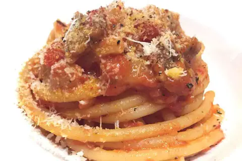 I bucatini di Sabrina Bruschi con il guanciale di Sergio Brocani