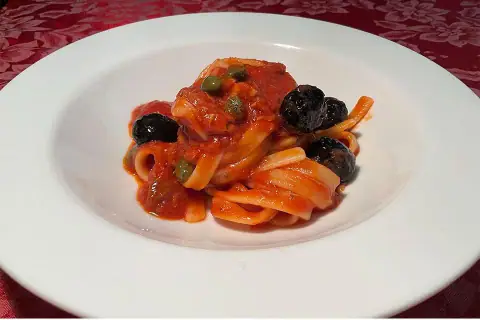 Prove tecniche di fettuccine di semola...