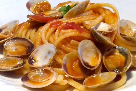Da Casa Latini trenette con lupini e salsa di pomodoro con maggiorana fresca e origano