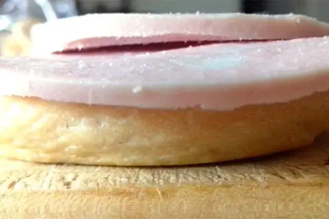 La rossella con la mortadella, fette spesse per grandi morsi croccanti