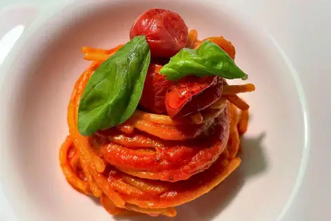 L'abbraccio del sugo di Ismaele Saisi