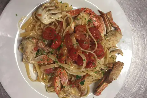 Da Fiumicino fettuccine al granchio