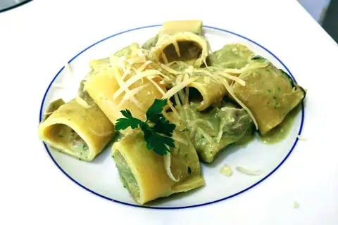Mezzi paccheri e Bianchello