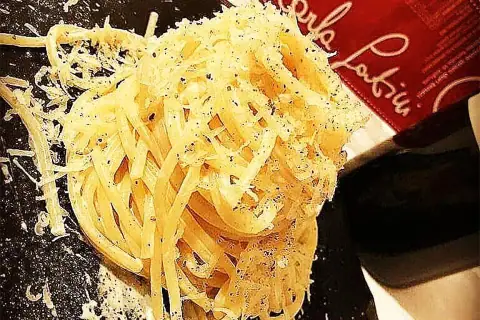 Gli spaghettini cacio e pepe di Carol Agostini sono con...