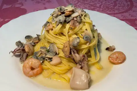Lupini, gamberetti e calamari