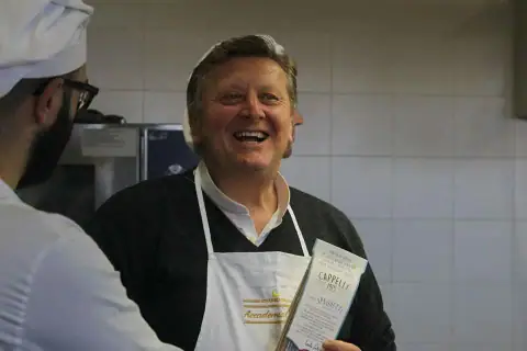 Carlo Latini spiega il Senatore Cappelli ad Accademia Chef's