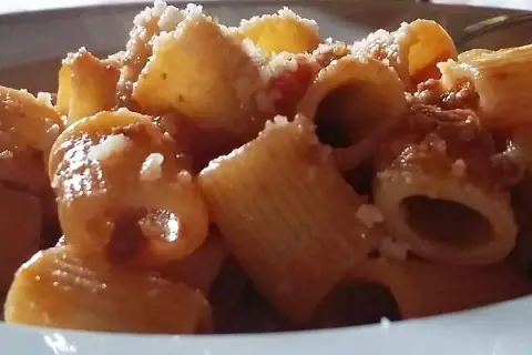 Mezzemaniche di Giorgio Clementi con ragù di mora romagnola