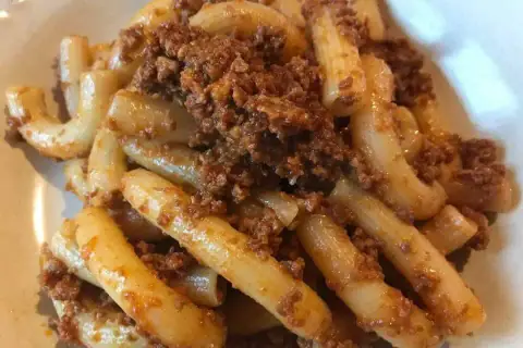 Maccheroni al ragù con pollanca, stomaci e cuori di Sergio Prandini