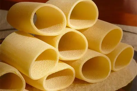 I nostri mezzi paccheri sono proprio macro...