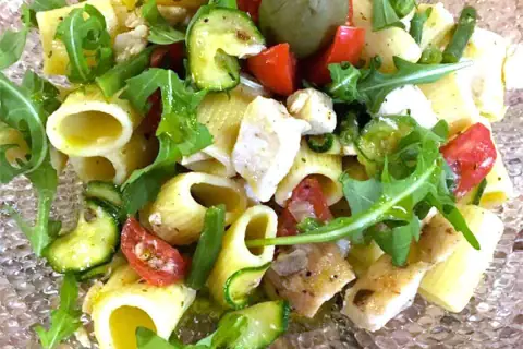 Mezzemaniche in insalata di tagliata di pollo tiepida di Marisa Storani