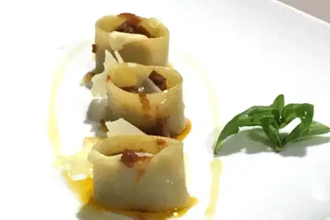 I mezzi Paccheri ripieni di Maurizio Urso, Ortigia, Siracusa, la Terrazza sul mare